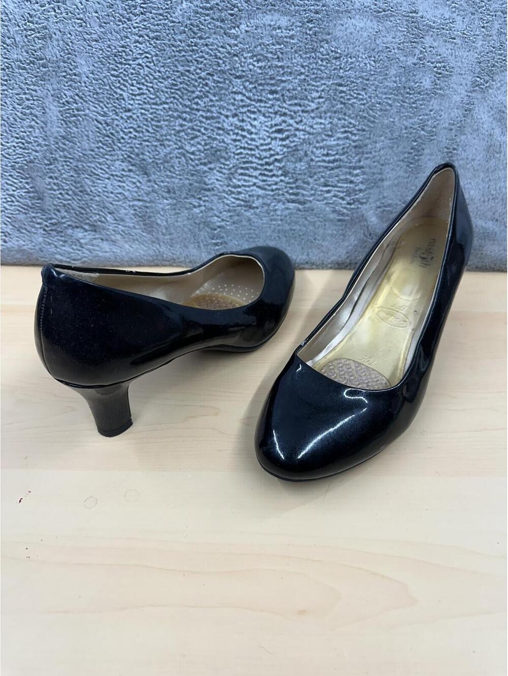 East 5th Black Patent Leather Kitten Heel Pumps Y2K Office Chic
